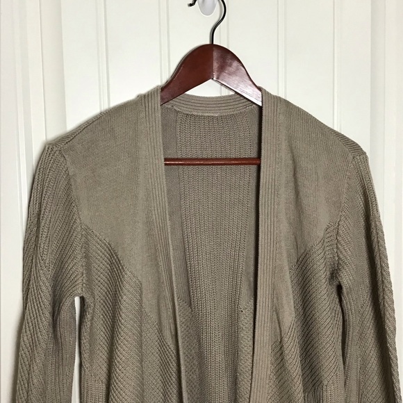Lululemon Cotton Knit Textured Wrap in Heathered Trench. - Picture 4 of 10
